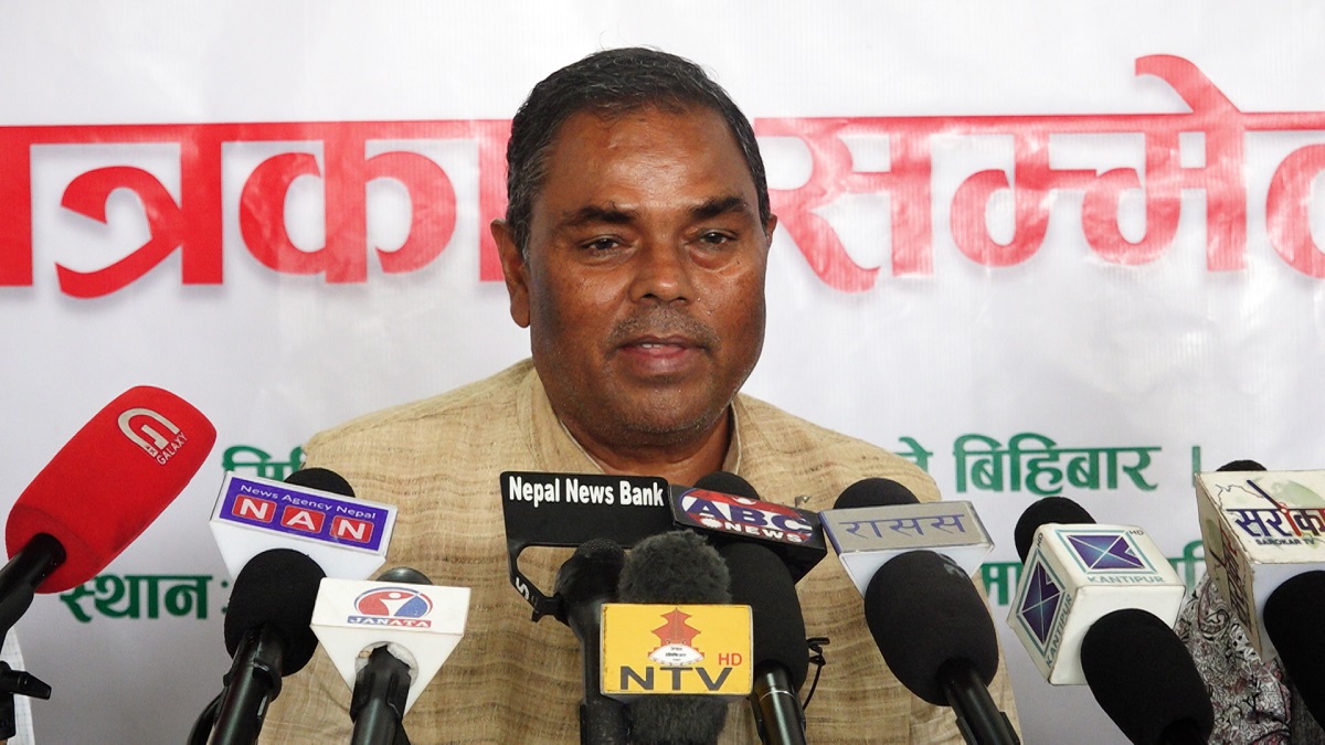 यादवले हाँस्दै भने— बाबुरामजीको एक्लै हिँड्ने बानी छ